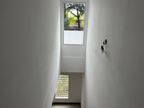 Casa Dúplex En Venta En Parque Leloir, Ituzaingó, G.b.a. Zona Oeste