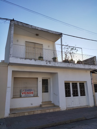 Casa Céntrica En Venta En Gualeguaychú.