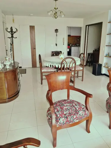 Amplio Apartamento De 2 Alcobas En Santa Paula. 90 M2. Piso 4 Con Ascensor.