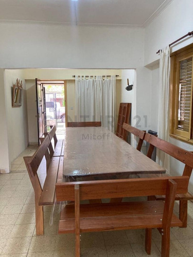 Imagen 4 de 8 de Casa De 2 Dormitorios Con Patio En Venta En La Plata