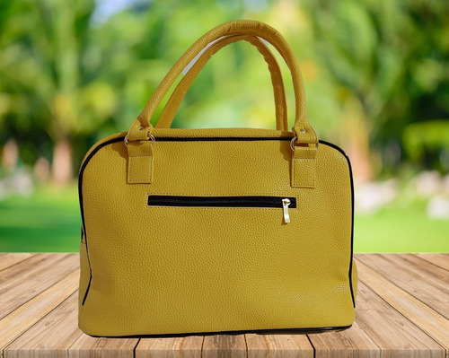 Imagen 5 de 8 de Bolsa De Dama, De Disney, Minnie Mouse En Color Amarillo.