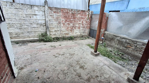 Casa En Venta De 1 Dorm. En El Bosque