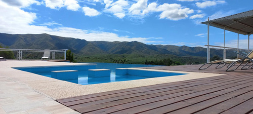 Venta De Complejo De Cabañas Con La Mejor Calificación En Todos Los Portales - 8 Cabañas - 10.000m2
