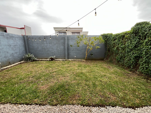 Vendo Casa En Condominio Hacienda El Coyol, Reciente Construcción Y Patio Muy Amplio