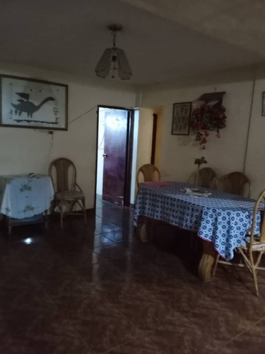 Imagen 8 de 8 de Apartamento 23 De Enero Cómo Y Amplio En Piso Bajo