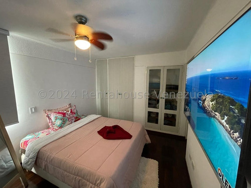 Las Esmeraldas !! En Venta Totalmente Amoblado, Equipado Y Actualizado Hace 3 Meses, 201 M2, 3 Hab., 4 Baños, 2 Pe. Impecable Conjunto Residencial, Piscina, Parrillera, Cancha Tenis, Gimnasio.