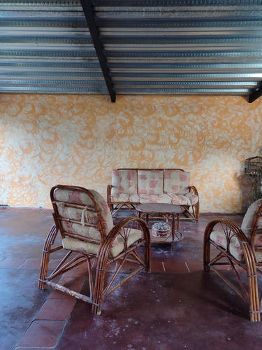 Em. Casa De Campo Vía Casa Padre En Monte Carmelo 19.900$