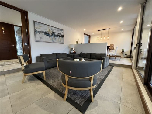 Casa En Venta 4 Dormitorios Como Nueva En Lo Barnechea