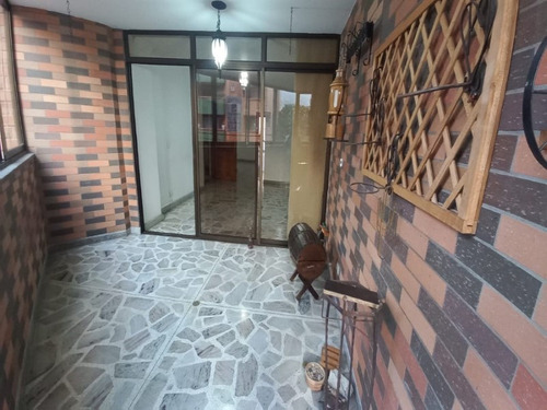 Apartamento Para Arriendo En Medellin Sector Laureles (20147).