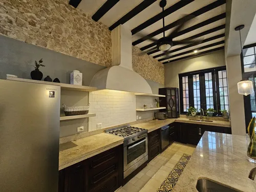 ¡a Un Paso De Paseo De Montejo! Casa Remodelada En Venta En El Centro De Mérida