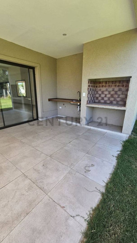 Venta Casa 4 Ambientes En Pilar
