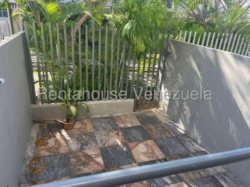 Dennymar, Alquila Bello Y Amplio Twonhouse, Al Este De La Ciudad, Brindándote La Oportunidad De Vivir Con Tu Familia En Ambientes Seguros Y Lleno De Comodidades Semi/amoblado B56986 Contáctame B