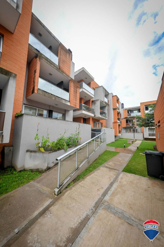 Imagen 2 de 8 de Venta Departamento Pb 2 Dorm + Cochera
