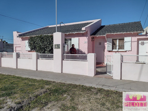 Vendo Inmueble De 2 Casas Y Un Local Comercial