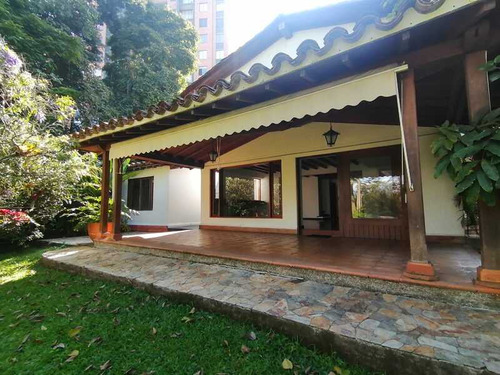 Casa En Arriendo Ubicada En Envigado Sector Loma De Las Brujas (22825).