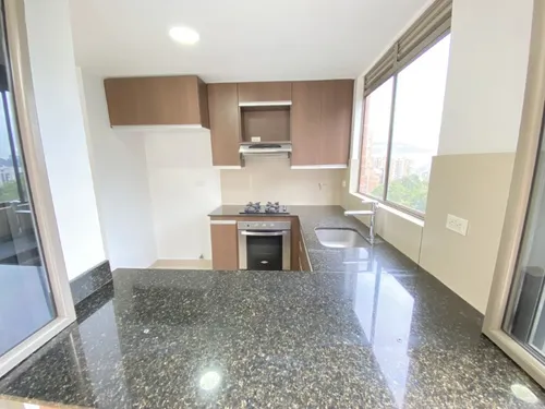 Apartamento En Arriendo Ubicado En El Poblado Sector Los Balsos (27090).