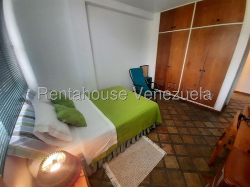 Bello Townhouse En Venta Ubicado En La Tahona 25-15574