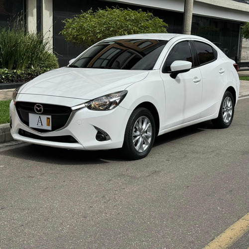 Mazda 2 Sedan 1.5 Touring Sedan