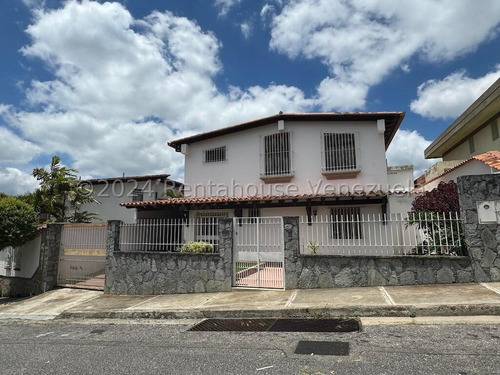 Ms: 24-23780 En Venta Cómoda Casa En Los Naranjos Del Cafetal. A=350m2, 4h, 5b, 5p.