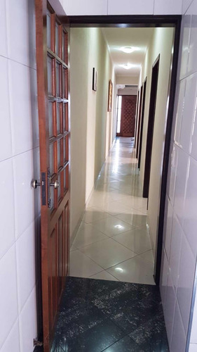 Casa Com 3 Quartos , 3 Banheiros , Duas Vagas De Garagem