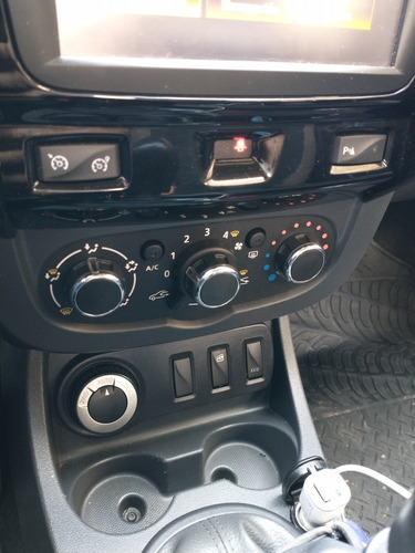 Renault Duster 2017 2.0 Ph2 4x4 Privilege 143cv
