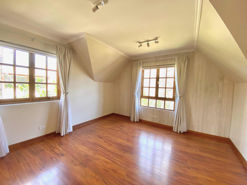 Impecable Casa En Santuario Del Valle