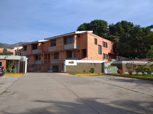 Imagen 2 de 13 de Townhouse En Alquiler En El Parral 04124637555