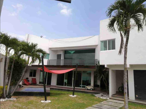 Casa En Venta En Morelos , En Acapatzingo Cuernavaca Morelos. Preciosa