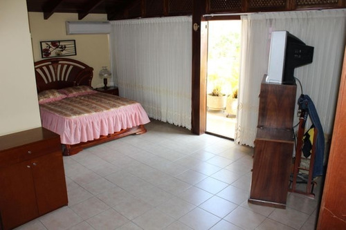 Imagen 7 de 10 de Casa En Venta Urb. Prados Del Este # 22-15126