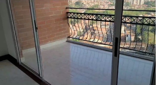 Venta Apartamento Loma De Los Bernal Con Hermosa Vista En Unidad