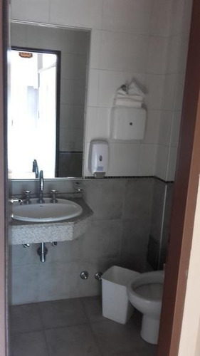 Imagen 4 de 6 de Local - Barrio Parque Leloir