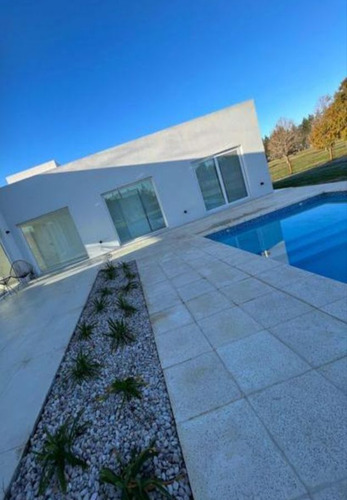Casa En Venta De 3 Dormitorios C/ Cochera En Fincas De San Vicente Golf