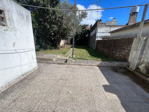 Vendo Casa Con Lote Grande Para Contruir Y Galpon Grande Para Oficio