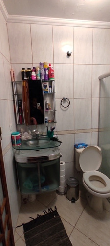 Sobrado De 2 Dorm. Com Sacada E Área De Churrasqueira.