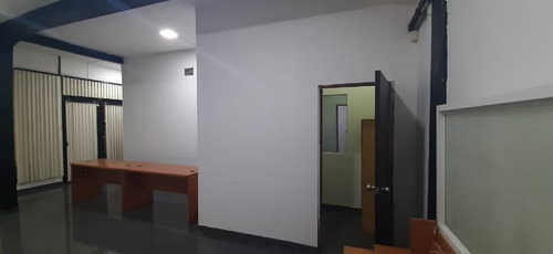 Imagen 6 de 15 de Local En Alquiler Av Miranda Barcelona
