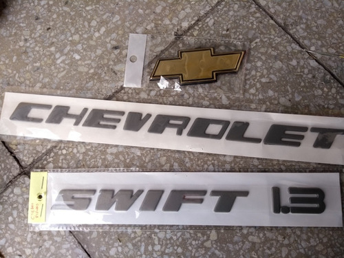 4 Emblemas Chevrolet Swift 1.3 Y Corbatín Dorado Genéricos 