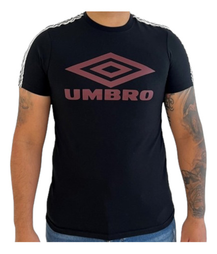 Camiseta Umbro Hombre Taped Big Logo Tee Elttoi2201-btp