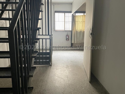 Imagen 13 de 19 de Claudia Lopez Vende Edificio En Catia Mls #22-23270