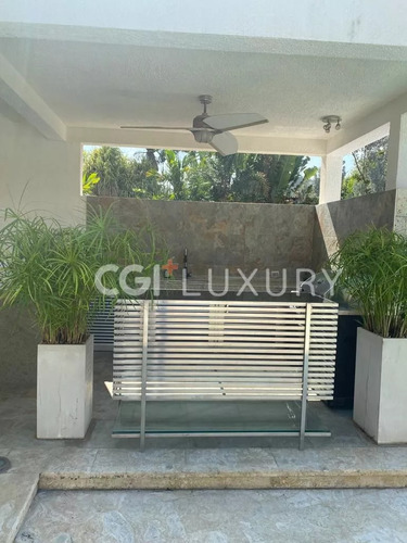Cgi+ Luxury Lecheria Ofrece En Venta Casa En Las Villas.