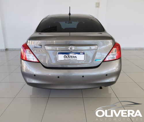 Nissan Versa Extra Full
