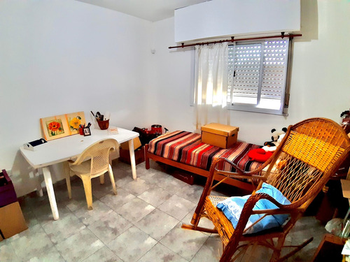 Casa En Venta En La Plata, 2 Dormitorios Y Galpón