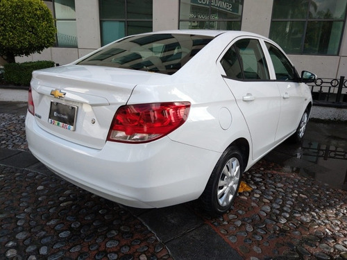 Imagen 5 de 12 de Chevrolet Aveo 2018 1.6 Ls Aa Radio Nuevo Mt