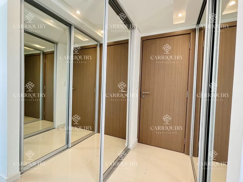 Apartamento De 2 Dormitorios Y Dependencia En Playa Brava - Punta Del Este