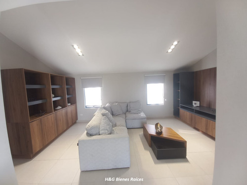 Casa De 3 Niveles Con Excelente Precio En Dominio Cumbres