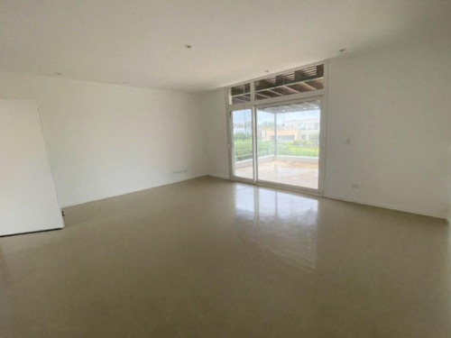 Casa Al Rio En Venta En El Yacht, Nordelta, Tigre