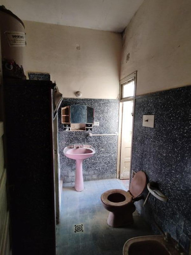 Imagen 15 de 26 de 25 De Mayo Entre Sarmiento Y Congreso, Casa De 2 Dormitorios Con Amplio Jardin
