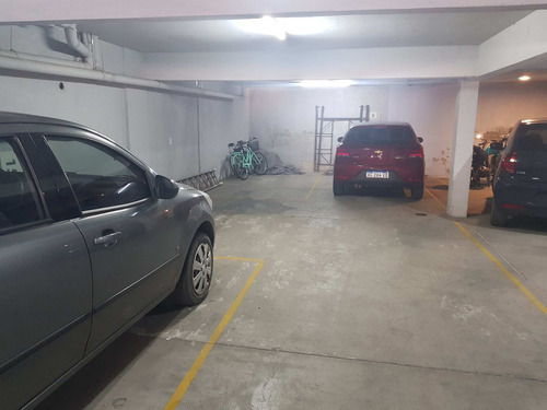 Imagen 4 de 5 de Cochera Cubierta En Moderno Edificio