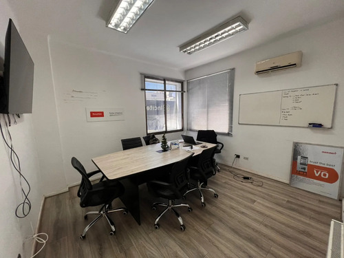 Se Arrienda Amplia Oficina En Casa Comercial - Providencia