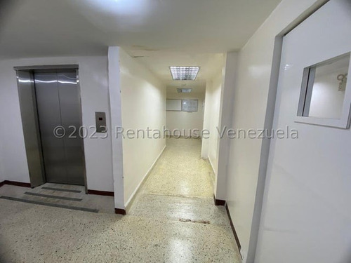 543m2 En Santa Mónica Se Vende Reconocida Clinica Especializada En Cirugía Estética, ' Equipada' , Mls#23-22290