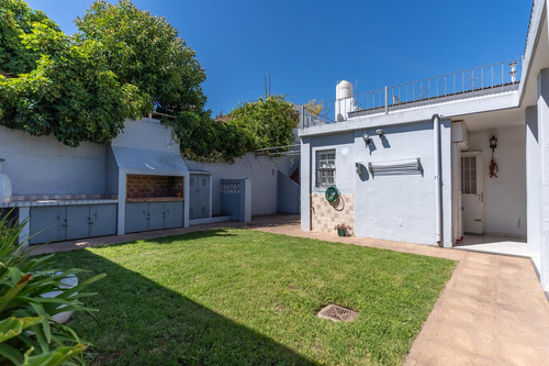 Casa A La Venta En Hipolito Yrigoyen 1182 Lujan Centro